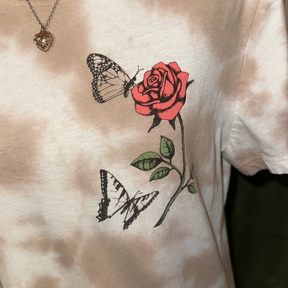 Aeropostale tee🌹🦋 - Picture 3 of 6